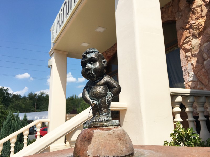 "Manneken Pis" (Pisilő fiú)